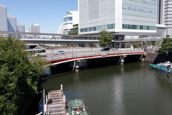 大岡川より約60m(徒歩1分)