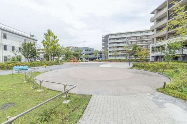 遊具のある、ふれ合いと憩いの広場「サークルガーデン」。