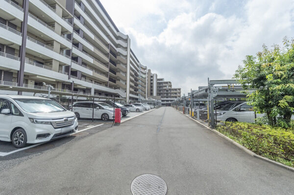 広々とした敷地内駐車場。