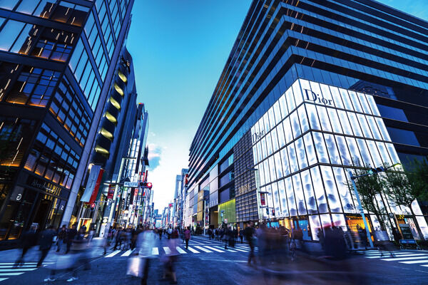 銀座の新しい象徴「GINZA SIX」(現地より約1400メートル) 銀座の新しい象徴「GINZA SIX」(現地より約1400メートル)