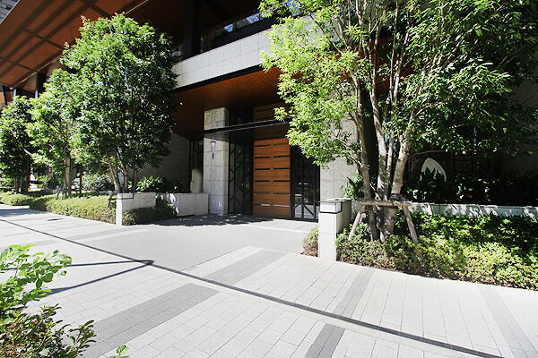 気品と落ち着きのあるエントランス。					