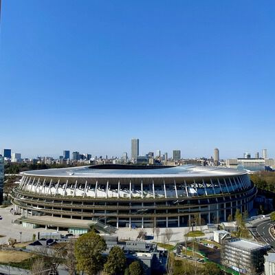 新国立競技場(約240m) 新国立競技場(約240m)