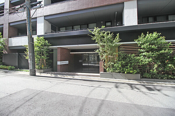 安心のオートロック付、セキュリティに配慮しています。