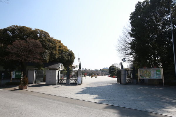 「馬事公苑」は、約180m（徒歩2分）。