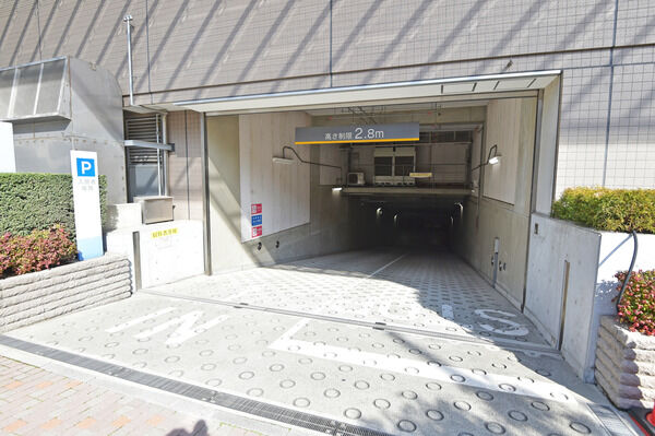 敷地内には295台収容可能な駐車場を設置。