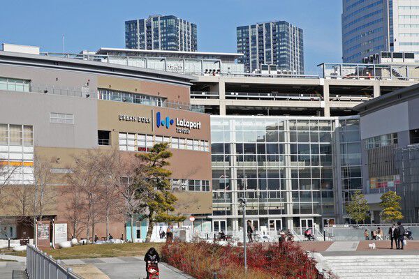 「アーバンドックららぽーと豊洲ANNEX」までは約400m（徒歩5分)。