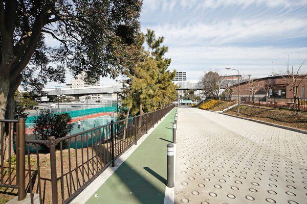 「潮見運動公園」までは約1,400m（徒歩18分）。