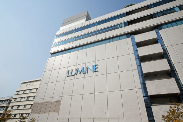 休日のショッピングにぴったり。「ルミネ横浜店」は約960m（徒歩12分）。