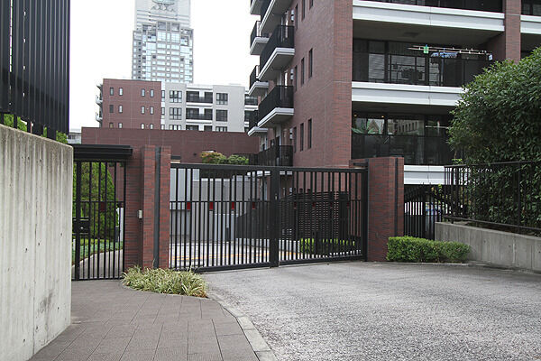 各棟に屋内駐車場有。