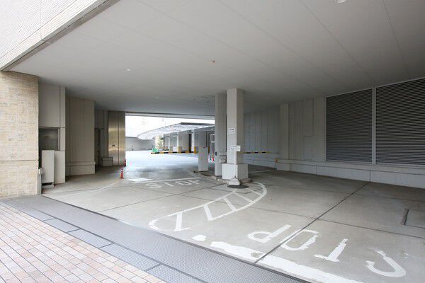 パーキングはタワー棟内部と低層棟に設け、景観にも配慮しました。 パーキングはタワー棟内部と低層棟に設け、景観にも配慮しました。