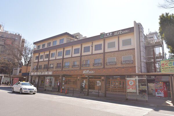 中央本線「三鷹」駅は、約160m（徒歩2分）。