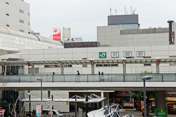 東海道本線「川崎」駅より約1,120m（徒歩14分）。