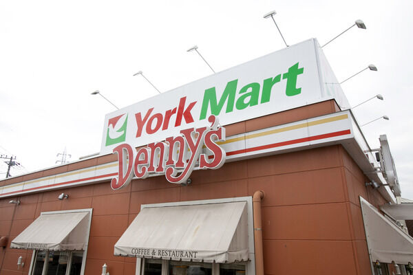 「ヨークマート妙蓮寺店」は、約600m（徒歩8分）。