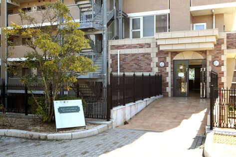 直線的なフォルムの中に曲線を設け、デザインの高さをうかがわせる。