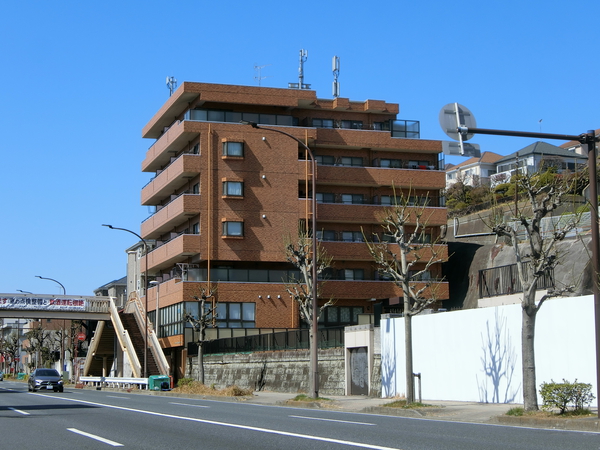 【ライオンズマンションヨコハマ三ッ沢】外観