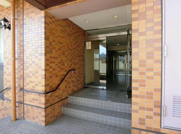 【ライオンズマンションヨコハマ三ッ沢】エントランス