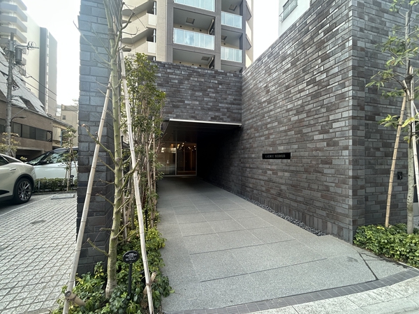 【ルジェンテ新宿御苑前】エントランス