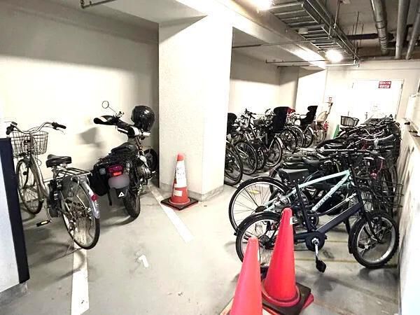 （駐輪場）