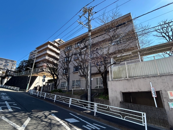 【ヒルトップ横浜根岸サウスコート】外観