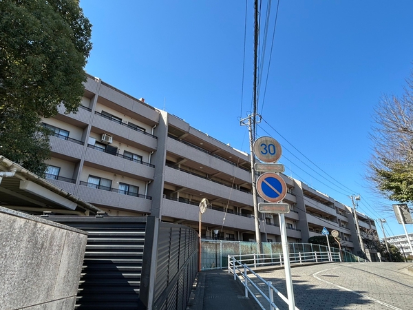 【ヒルトップ横浜根岸サウスコート】外観