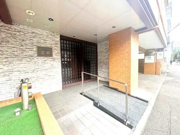 【パシフィック三和】エントランス