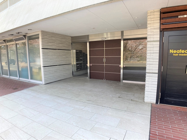 【ライオンズマンション八木山】エントランスアプローチ 【ライオンズマンション八木山】エントランスアプローチ