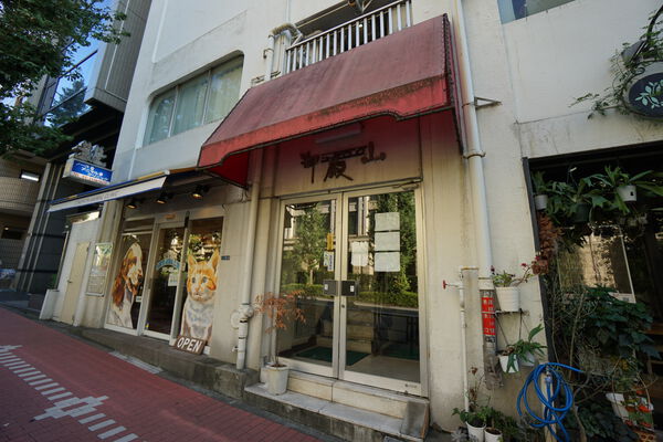 【ニューハウジング御殿山】エントランス