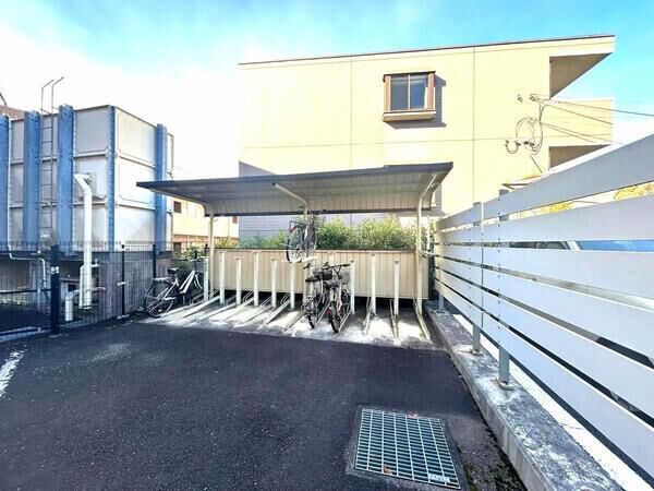 （駐輪場）