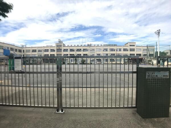 「区立西新井第二小学校」まで約730ｍ（徒歩10分）