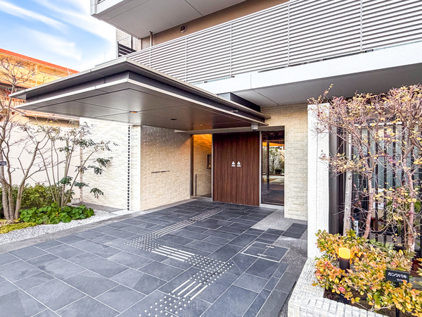 【プレミスト山科椥辻ザ・テラス】エントランス 【プレミスト山科椥辻ザ・テラス】エントランス