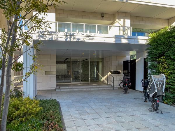 【バンベール庄内通ザ・ガーデン】エントランス