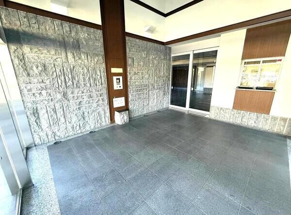 【アンピール箱崎】エントランス1