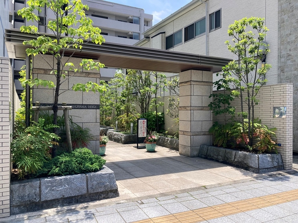 【プラウド仙台上杉ディアージュ】北側エントランスアプローチ