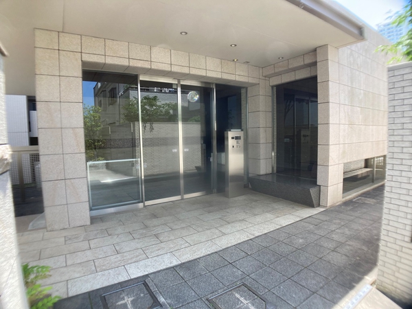 【プラウド仙台上杉ディアージュ】北側エントランスアプローチ