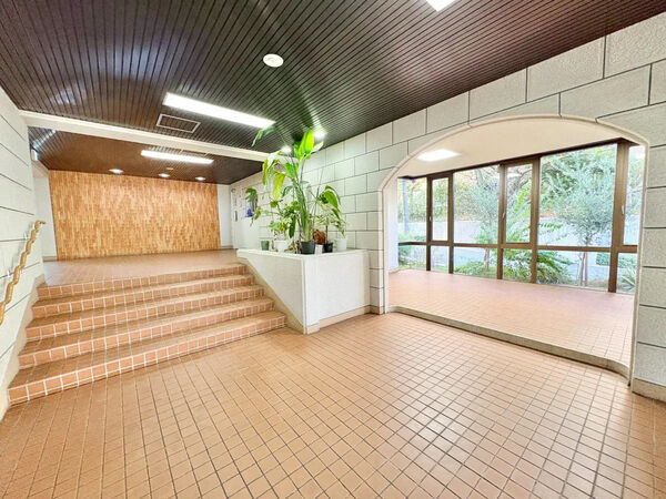 【ライオンズマンションマキシム萩の宮】エントランス