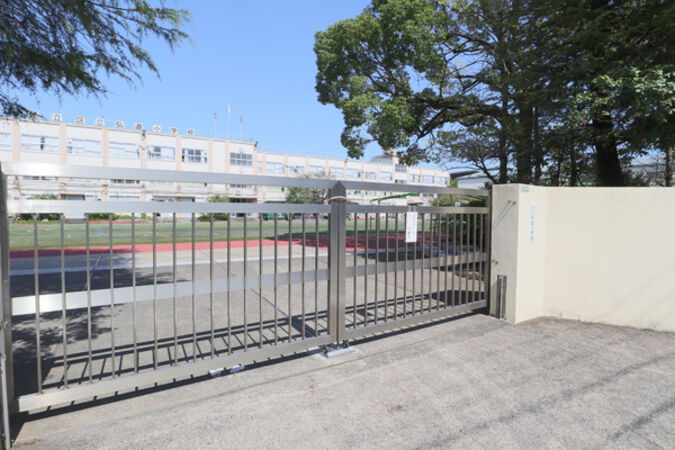 区立弘道小学校　約970ｍ（徒歩13分）