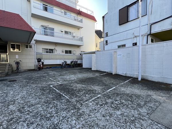 【メゾンド山王】駐車場