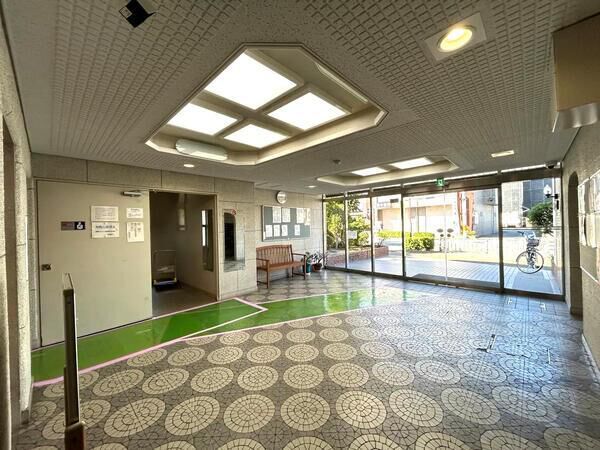 【逆瀬川スカイハイツ】エントランスホール 【逆瀬川スカイハイツ】エントランスホール