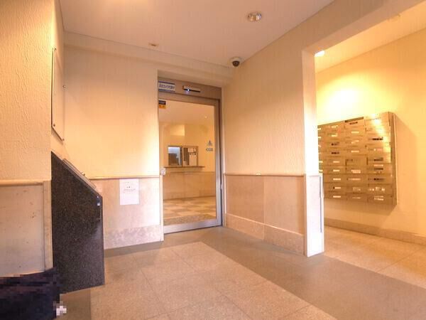 【マイキャッスル府中白糸台参番館】エントランス（内）