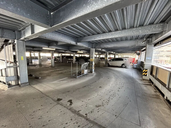 【ロイヤルコート大谷地】立体駐車場 【ロイヤルコート大谷地】立体駐車場