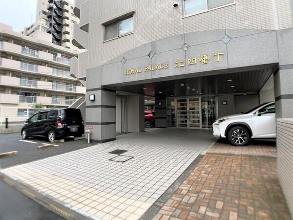 【ロイヤルパレス北四番丁】エントランスアプローチ