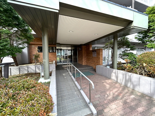【コープ野村大谷地】エントランス