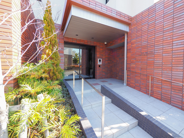 【ダイアパレスはなみずき通】エントランス