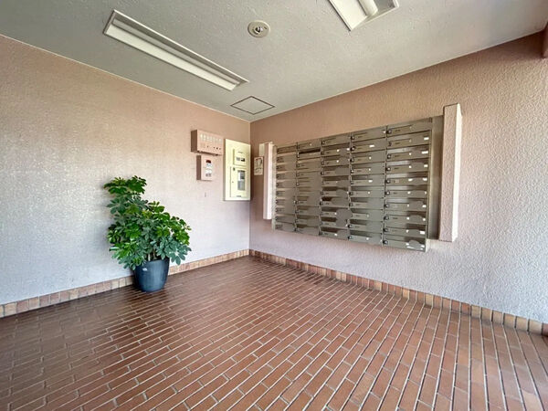 【三旺マンション上脇】エントランスホール