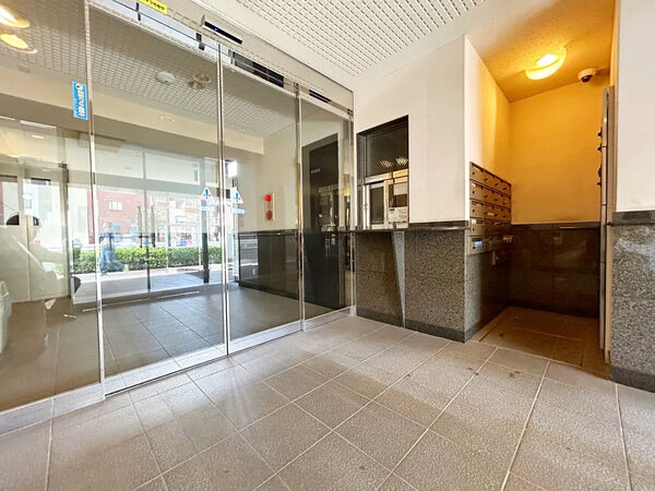 【ローズアヴェニュー西巣鴨】エントランス