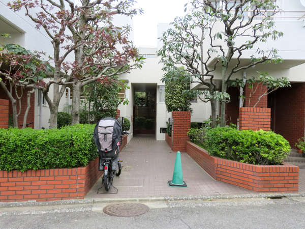 【代田ロイヤルハウス】エントランス