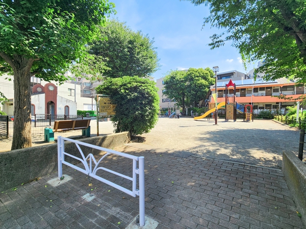 渋谷区立幡ヶ谷第二公園まで約120m(徒歩2分)