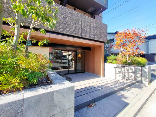 【イニシア横浜天王町】エントランス