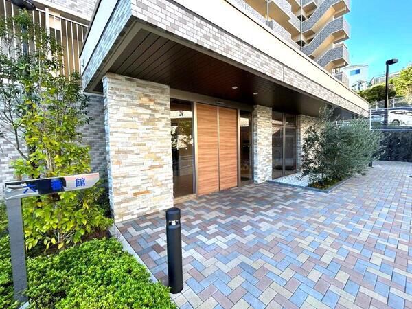 【ベルヴィ香椎】六番館 エントランス 【ベルヴィ香椎】六番館 エントランス