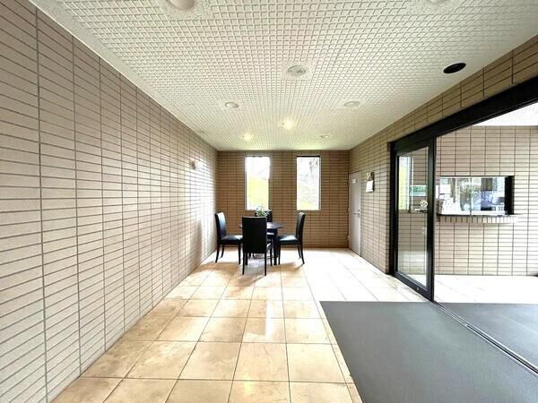 【ベルヴィ香椎】十番館 エントランス 【ベルヴィ香椎】十番館 エントランス